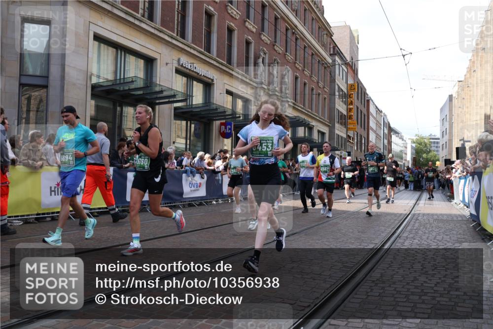 13.09.2026 - 21. swb-Marathon Bremen Strokosch-Dieckow http://msf.ph/oto/10356938 13.09.2026 13:34:21 Ziel 784, 809, 1210, 1307, 1395, 1871, 1967, 2215, 2525, 2561, 2831, 3029, 3052, 3058, 3318, 3353, 3380, 3388, 3409, 3765, 3842, 3890, 4537, 4616, 5378, 5415, 5488, 5566, 5694, 5760, 6128, 6168, 6244, 6255, 7168, 7443, 7833, 7962, 8182, 8381, 8453, 8493, 8552, 8683, 9038, 9751, 9788, 9820, 13112, 13180, 682, 911, 1307, 1364, 2355, 2464, 3068, 3162, 3214, 3632, 3636, 3790, 3984, 4112, 4613, 5147, 5265, 5341, 5489, 5768, 5852, 6090, 6509, 7047, 7303 meine-sportfotos.de