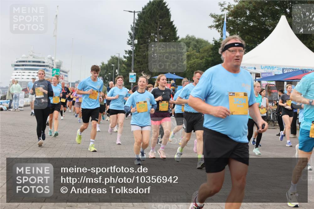 13.09.2026 - Kiel Lauf Andreas Tolksdorf http://msf.ph/oto/10356942 13.09.2026 09:59:29 Kiellinie 9775, 4619, 2470, 39, 3294 meine-sportfotos.de