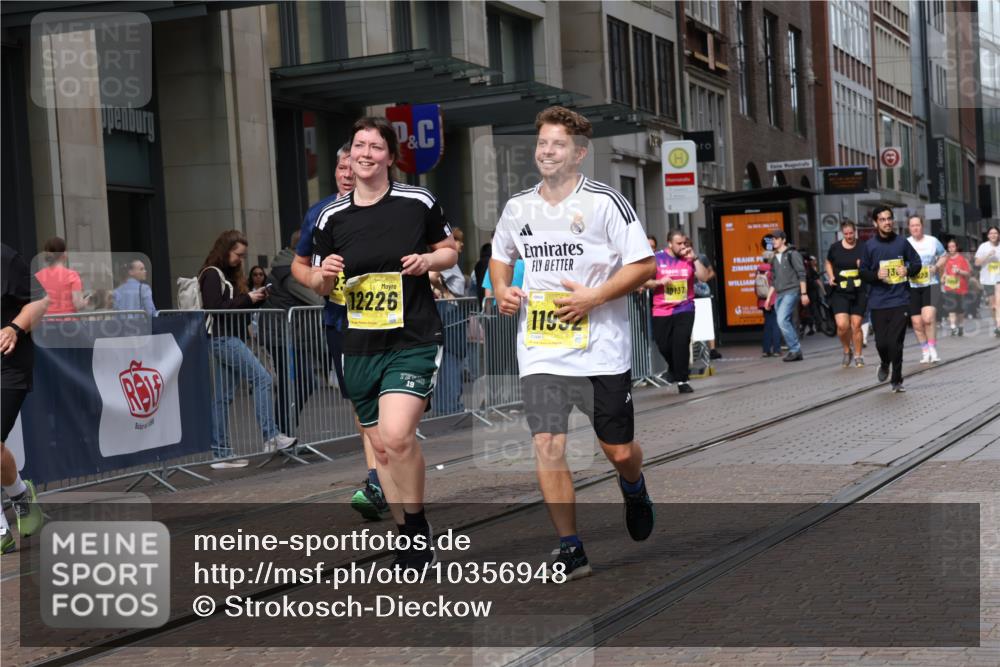 13.09.2026 - 21. swb-Marathon Bremen Strokosch-Dieckow http://msf.ph/oto/10356948 13.09.2026 11:17:32 Ziel 10137, 10713, 10756, 11367, 11932, 12023, 12226, 12292, 12321, 12373, 10472, 10773, 10779, 10979, 11495, 11672, 11709, 12101, 12334 meine-sportfotos.de