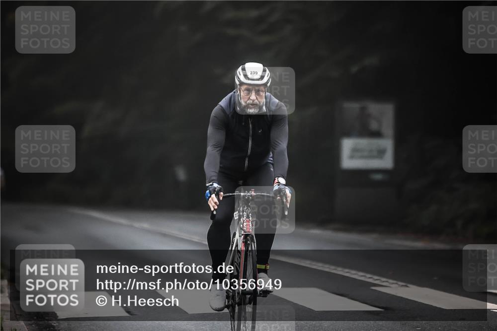 13.09.2026 - Stadtparktriathlon H.Heesch http://msf.ph/oto/10356949 13.09.2026 09:51:07 Radfahren 217, 227, 239 meine-sportfotos.de