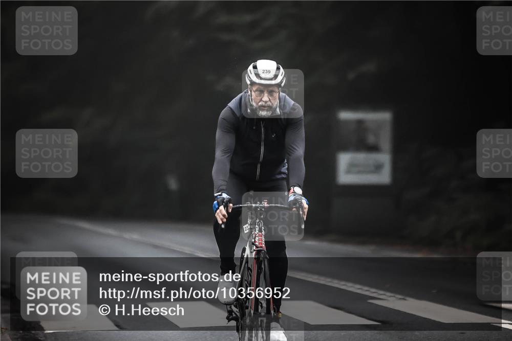 13.09.2026 - Stadtparktriathlon H.Heesch http://msf.ph/oto/10356952 13.09.2026 09:51:07 Radfahren 217, 227, 239 meine-sportfotos.de
