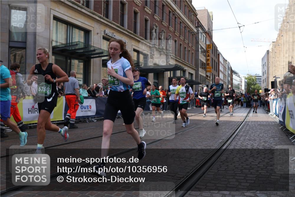 13.09.2026 - 21. swb-Marathon Bremen Strokosch-Dieckow http://msf.ph/oto/10356956 13.09.2026 13:34:21 Ziel 784, 809, 1210, 1307, 1395, 1871, 1967, 2215, 2525, 2561, 2831, 3029, 3052, 3058, 3318, 3353, 3380, 3388, 3409, 3765, 3842, 3890, 4537, 4616, 5378, 5415, 5488, 5566, 5694, 5760, 6128, 6168, 6244, 6255, 7168, 7443, 7833, 7962, 8182, 8381, 8453, 8493, 8552, 8683, 9038, 9751, 9788, 9820, 13112, 13180, 682, 911, 1307, 1364, 2355, 2464, 3068, 3162, 3214, 3632, 3636, 3790, 3984, 4112, 4613, 5147, 5265, 5341, 5489, 5768, 5852, 6090, 6509, 7047, 7303 meine-sportfotos.de