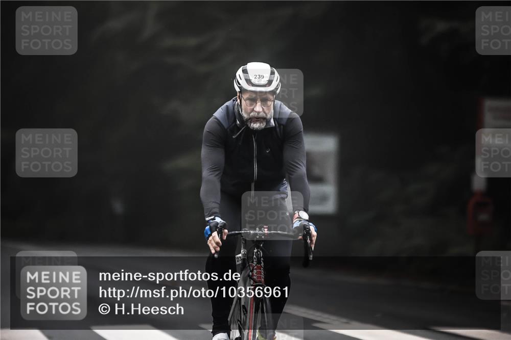 13.09.2026 - Stadtparktriathlon H.Heesch http://msf.ph/oto/10356961 13.09.2026 09:51:07 Radfahren 217, 227, 239 meine-sportfotos.de