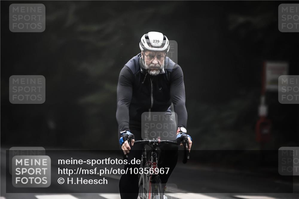 13.09.2026 - Stadtparktriathlon H.Heesch http://msf.ph/oto/10356967 13.09.2026 09:51:07 Radfahren 217, 227, 239 meine-sportfotos.de