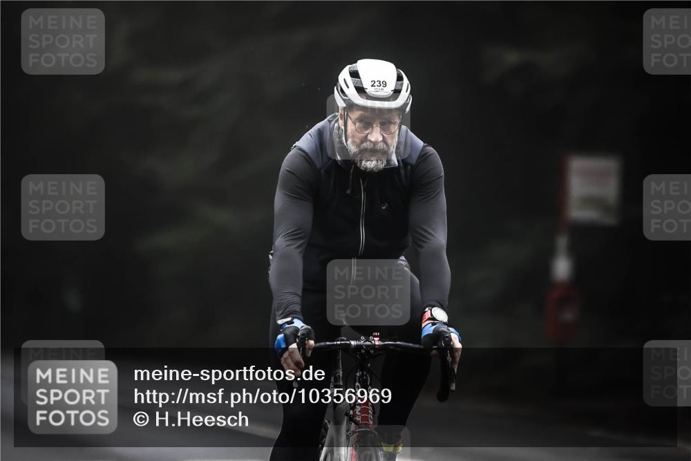 13.09.2026 - Stadtparktriathlon H.Heesch http://msf.ph/oto/10356969 13.09.2026 09:51:07 Radfahren 217, 227, 239 meine-sportfotos.de