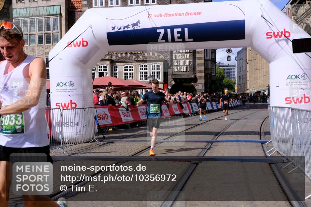 13.09.2026 - 21. swb-Marathon Bremen Tim E. http://msf.ph/oto/10356972 13.09.2026 12:51:46 Ziel 3617, 13033 meine-sportfotos.de