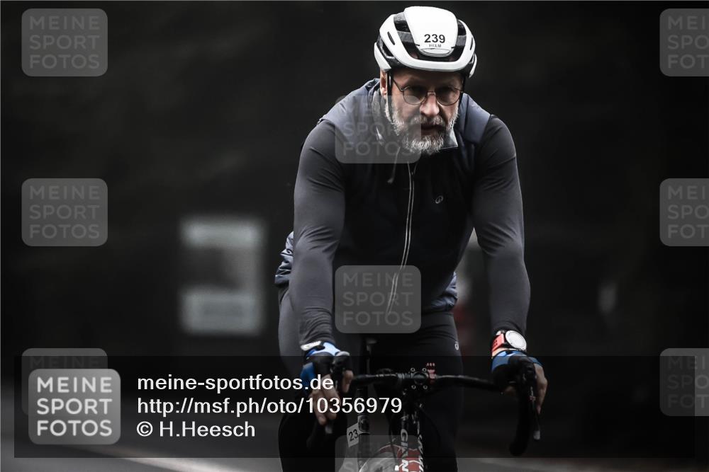 13.09.2026 - Stadtparktriathlon H.Heesch http://msf.ph/oto/10356979 13.09.2026 09:51:07 Radfahren 217, 227, 239 meine-sportfotos.de