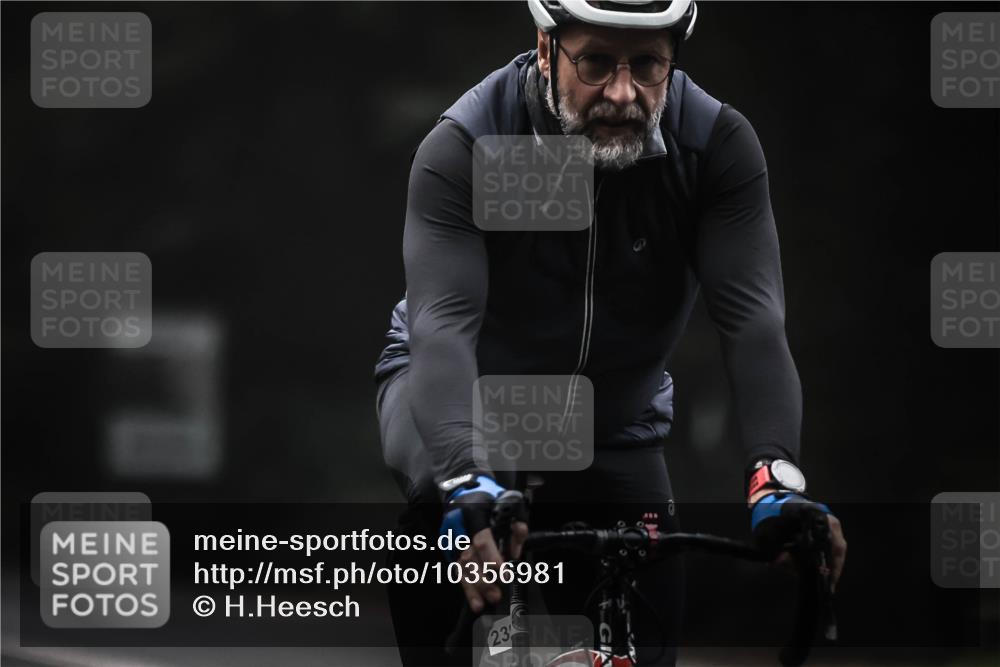 13.09.2026 - Stadtparktriathlon H.Heesch http://msf.ph/oto/10356981 13.09.2026 09:51:08 Radfahren 217, 227, 239 meine-sportfotos.de