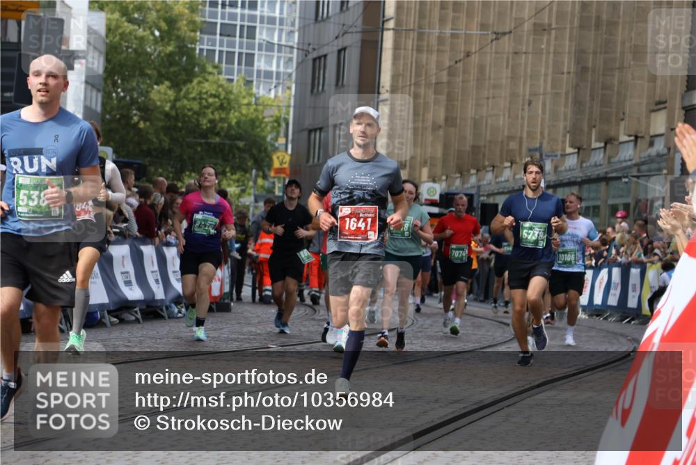 13.09.2026 - 21. swb-Marathon Bremen Strokosch-Dieckow http://msf.ph/oto/10356984 13.09.2026 13:37:18 Ziel 551, 813, 843, 950, 1285, 1641, 1849, 1991, 2241, 2275, 2531, 2930, 3122, 3541, 3635, 3732, 3787, 3874, 3894, 3909, 3998, 4261, 4335, 4410, 4448, 5236, 5355, 6056, 6269, 6408, 6431, 6629, 6961, 6966, 7006, 7046, 7398, 7445, 7640, 7937, 8034, 8498, 8839, 9310, 9317, 9331, 9415, 9589, 9840, 270, 391, 448, 869, 3323, 3627, 3804, 3823, 4628, 5388, 5738, 5791, 7074, 7571, 8439, 8553, 8674, 8748, 8753, 9441, 10062, 10106 meine-sportfotos.de