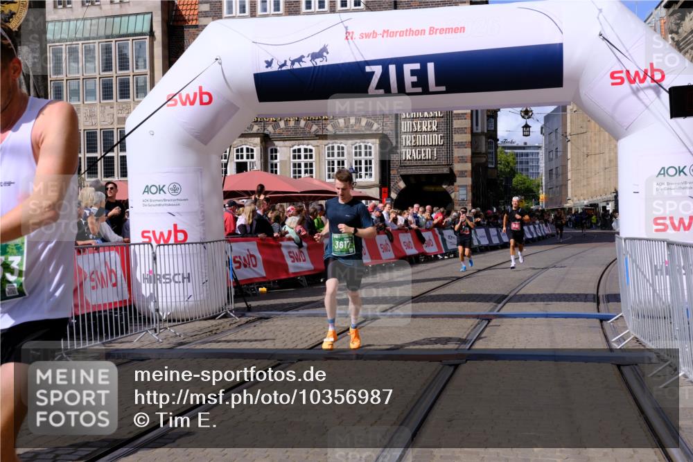 13.09.2026 - 21. swb-Marathon Bremen Tim E. http://msf.ph/oto/10356987 13.09.2026 12:51:46 Ziel 3617, 13033 meine-sportfotos.de