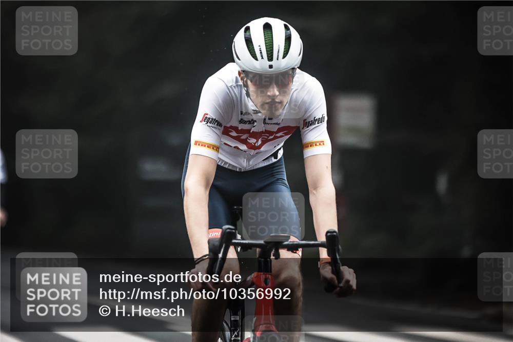 13.09.2026 - Stadtparktriathlon H.Heesch http://msf.ph/oto/10356992 13.09.2026 09:51:16 Radfahren 238, 322 meine-sportfotos.de
