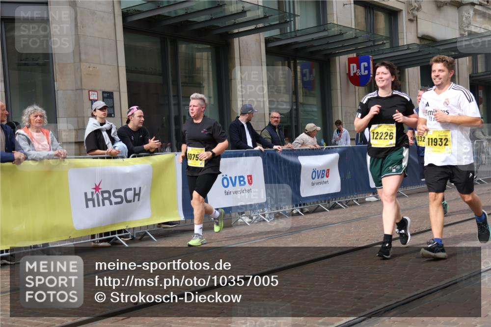 13.09.2026 - 21. swb-Marathon Bremen Strokosch-Dieckow http://msf.ph/oto/10357005 13.09.2026 11:17:33 Ziel 10137, 10713, 10756, 11367, 11482, 11932, 12023, 12226, 12292, 12321, 12373, 10472, 10773, 10779, 10979, 11495, 11672, 11709, 12101, 12334 meine-sportfotos.de