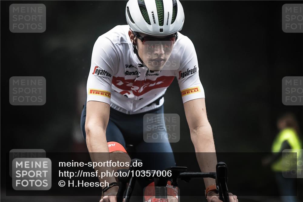 13.09.2026 - Stadtparktriathlon H.Heesch http://msf.ph/oto/10357006 13.09.2026 09:51:16 Radfahren 238, 322 meine-sportfotos.de