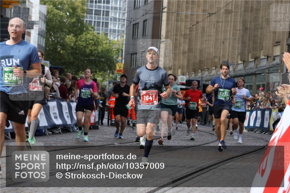 13.09.2026 - 21. swb-Marathon Bremen Strokosch-Dieckow http://msf.ph/oto/10357009 13.09.2026 13:37:19 Ziel 551, 843, 950, 1285, 1641, 1849, 1854, 1991, 2241, 2275, 2531, 2930, 3122, 3541, 3732, 3787, 3874, 3894, 3909, 3998, 4261, 4335, 4410, 4448, 4932, 5236, 5355, 6056, 6269, 6408, 6431, 6629, 6961, 6966, 7006, 7046, 7398, 7445, 7640, 7937, 8034, 8498, 8839, 9310, 9317, 9331, 9415, 9589, 9840, 270, 391, 448, 869, 3323, 3627, 3804, 3823, 4300, 4433, 4628, 5388, 5738, 5791, 6804, 6911, 7074, 8380, 8439, 8553, 8674, 8748, 8753, 9441, 10062, 10106 meine-sportfotos.de
