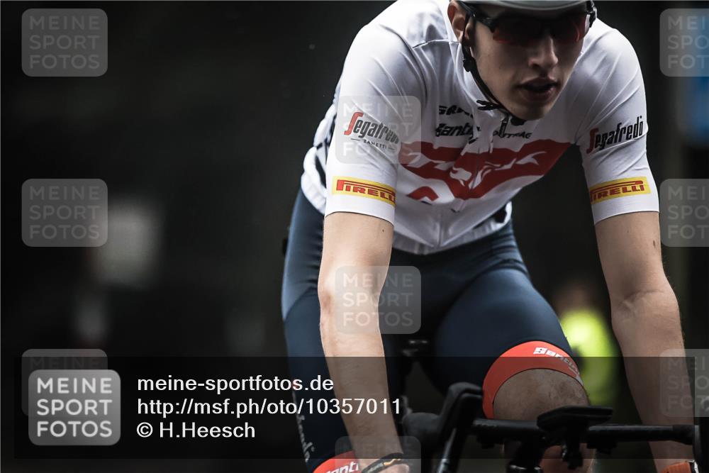 13.09.2026 - Stadtparktriathlon H.Heesch http://msf.ph/oto/10357011 13.09.2026 09:51:16 Radfahren 238, 322 meine-sportfotos.de
