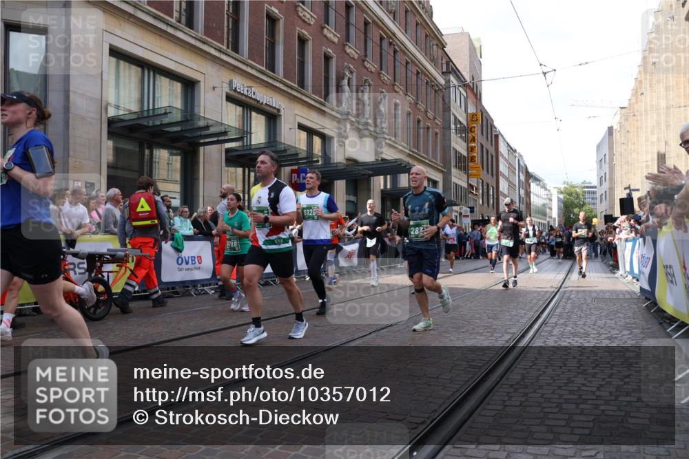 13.09.2026 - 21. swb-Marathon Bremen Strokosch-Dieckow http://msf.ph/oto/10357012 13.09.2026 13:34:23 Ziel 784, 809, 1210, 1395, 1871, 1967, 2215, 2525, 2561, 2831, 3029, 3052, 3058, 3181, 3318, 3353, 3380, 3388, 3409, 3765, 3842, 3890, 4537, 4616, 5378, 5415, 5488, 5684, 5694, 5760, 6128, 6168, 6244, 7168, 7443, 7462, 7833, 7962, 8155, 8182, 8381, 8453, 8493, 8552, 8683, 9038, 9751, 9788, 9820, 13180, 682, 911, 1307, 1364, 2215, 2355, 2464, 3029, 3068, 3162, 3214, 3632, 3636, 3890, 3984, 4112, 4616, 5147, 5265, 5489, 5566, 5768, 5852, 6090 meine-sportfotos.de