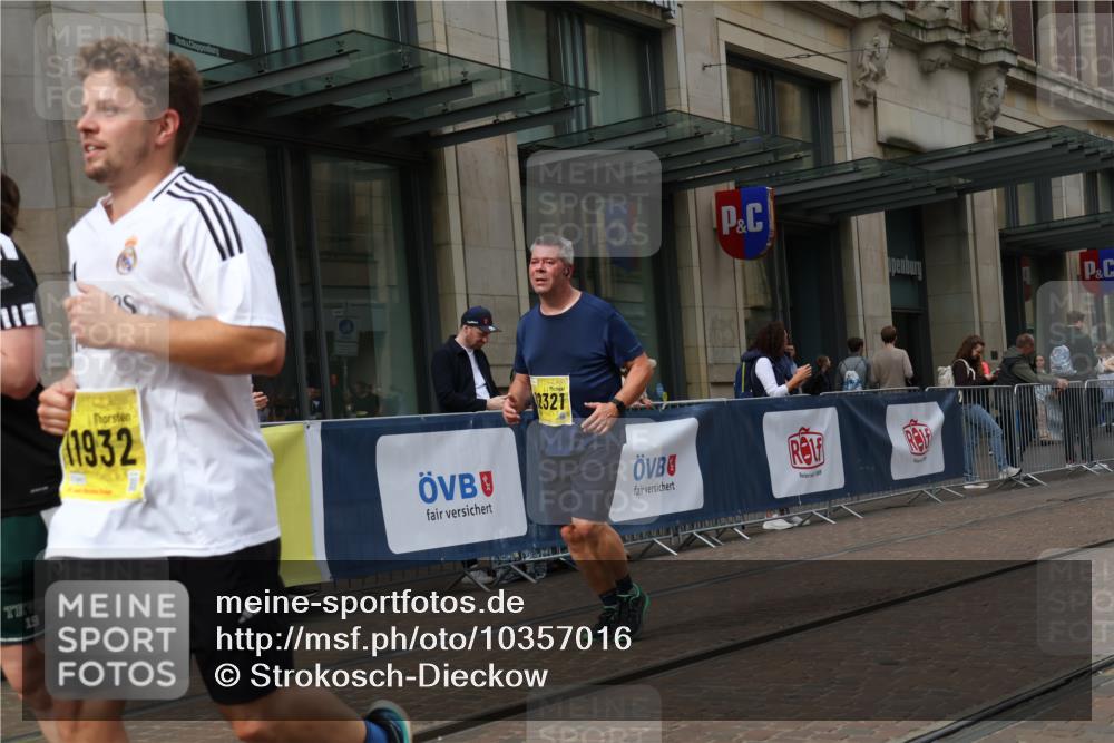 13.09.2026 - 21. swb-Marathon Bremen Strokosch-Dieckow http://msf.ph/oto/10357016 13.09.2026 11:17:35 Ziel 10137, 10713, 11367, 11482, 11808, 11932, 12023, 12226, 12292, 12321, 12373, 10472, 10756, 10773, 10779, 10979, 11495, 11709, 12334 meine-sportfotos.de