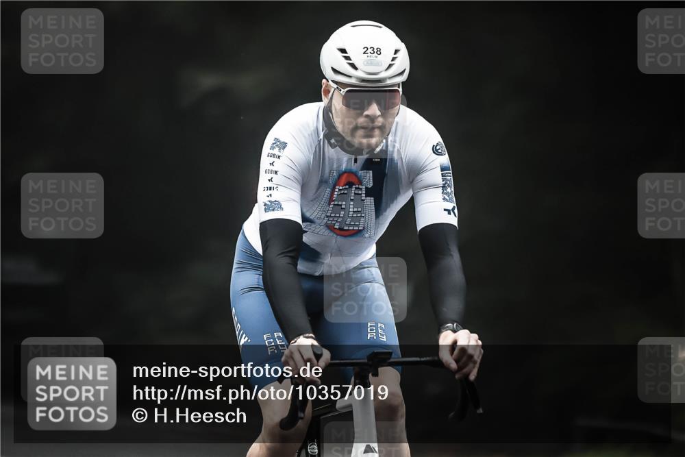 13.09.2026 - Stadtparktriathlon H.Heesch http://msf.ph/oto/10357019 13.09.2026 09:51:17 Radfahren 238, 322 meine-sportfotos.de