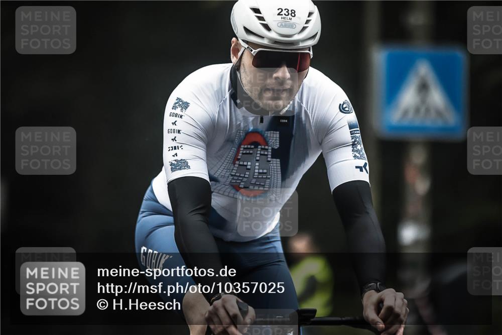 13.09.2026 - Stadtparktriathlon H.Heesch http://msf.ph/oto/10357025 13.09.2026 09:51:18 Radfahren 238, 322, 339 meine-sportfotos.de