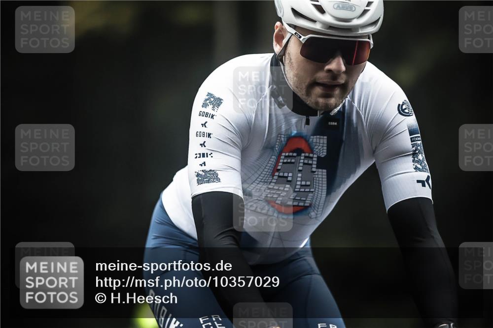 13.09.2026 - Stadtparktriathlon H.Heesch http://msf.ph/oto/10357029 13.09.2026 09:51:18 Radfahren 238, 322, 339 meine-sportfotos.de