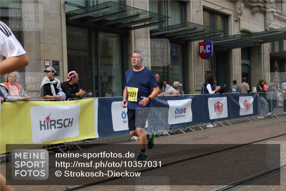 13.09.2026 - 21. swb-Marathon Bremen Strokosch-Dieckow http://msf.ph/oto/10357031 13.09.2026 11:17:35 Ziel 10137, 10713, 11367, 11482, 11808, 11932, 12023, 12226, 12292, 12321, 12373, 10472, 10756, 10773, 10779, 10979, 11495, 11709, 12334 meine-sportfotos.de
