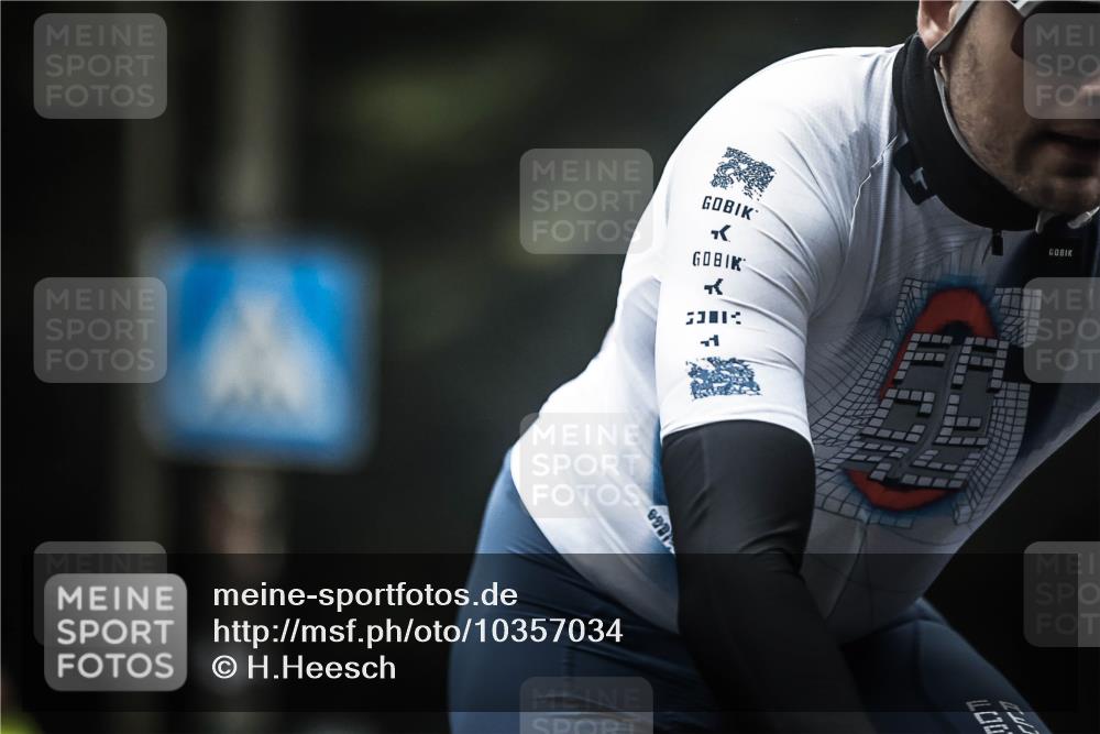 13.09.2026 - Stadtparktriathlon H.Heesch http://msf.ph/oto/10357034 13.09.2026 09:51:18 Radfahren 238, 322, 339 meine-sportfotos.de