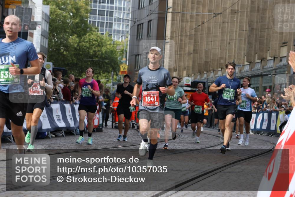 13.09.2026 - 21. swb-Marathon Bremen Strokosch-Dieckow http://msf.ph/oto/10357035 13.09.2026 13:37:19 Ziel 551, 843, 950, 1285, 1641, 1849, 1854, 1991, 2241, 2275, 2531, 2930, 3122, 3541, 3732, 3787, 3874, 3894, 3909, 3998, 4261, 4335, 4410, 4448, 4932, 5236, 5355, 6056, 6269, 6408, 6431, 6629, 6961, 6966, 7006, 7046, 7398, 7445, 7640, 7937, 8034, 8498, 8839, 9310, 9317, 9331, 9415, 9589, 9840, 270, 391, 448, 869, 3323, 3627, 3804, 3823, 4300, 4433, 4628, 5388, 5738, 5791, 6804, 6911, 7074, 8380, 8439, 8553, 8674, 8748, 8753, 9441, 10062, 10106 meine-sportfotos.de