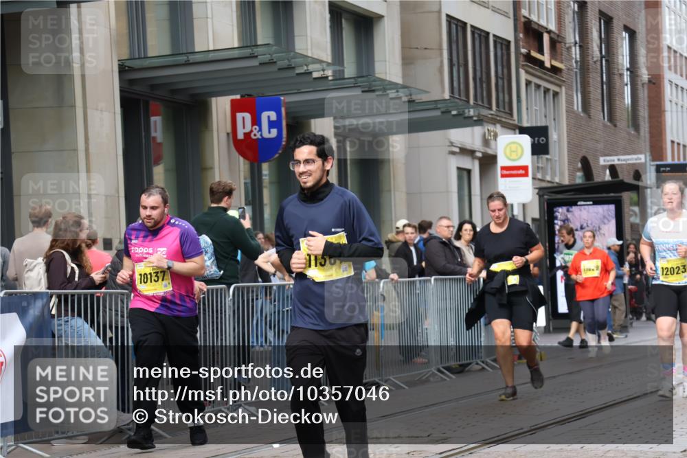 13.09.2026 - 21. swb-Marathon Bremen Strokosch-Dieckow http://msf.ph/oto/10357046 13.09.2026 11:17:37 Ziel 10137, 10713, 11367, 11482, 11808, 11932, 11943, 12023, 12226, 12292, 12321, 12373, 10472, 10756, 10773, 10779, 10979, 11709, 12292, 12334 meine-sportfotos.de