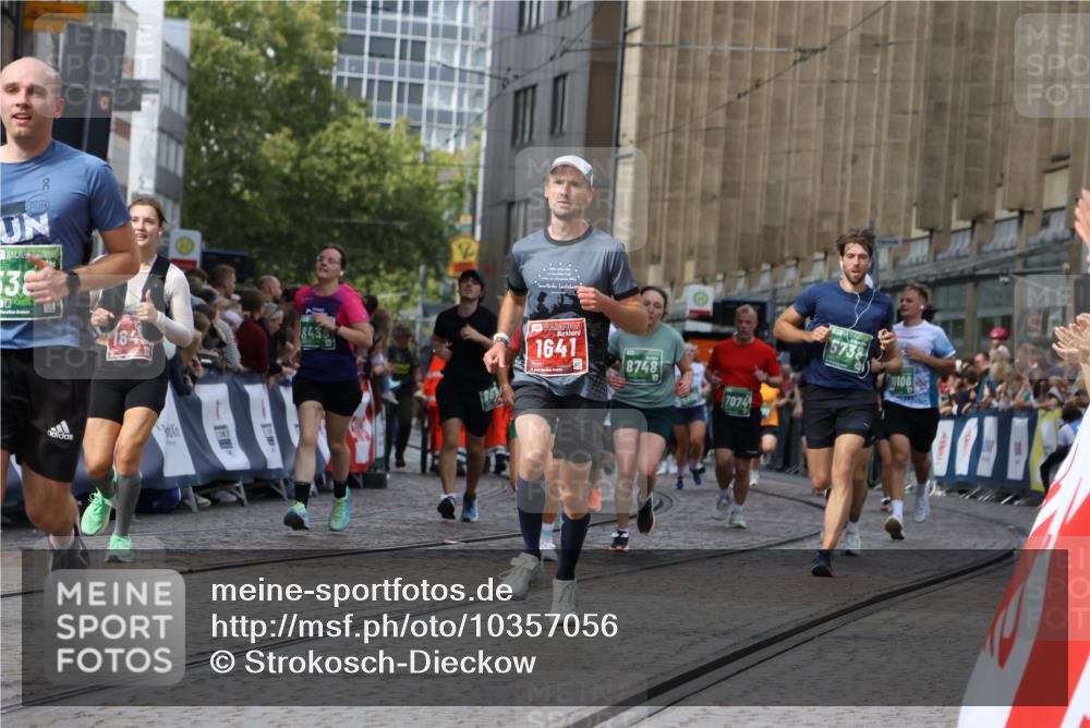 13.09.2026 - 21. swb-Marathon Bremen Strokosch-Dieckow http://msf.ph/oto/10357056 13.09.2026 13:37:19 Ziel 551, 843, 950, 1285, 1641, 1849, 1854, 1991, 2241, 2275, 2531, 2930, 3122, 3541, 3732, 3787, 3874, 3894, 3909, 3998, 4261, 4335, 4410, 4448, 4932, 5236, 5355, 6056, 6269, 6408, 6431, 6629, 6961, 6966, 7006, 7046, 7398, 7445, 7640, 7937, 8034, 8498, 8839, 9310, 9317, 9331, 9415, 9589, 9840, 270, 391, 448, 869, 3323, 3627, 3804, 3823, 4300, 4433, 4628, 5388, 5738, 5791, 6804, 6911, 7074, 8380, 8439, 8553, 8674, 8748, 8753, 9441, 10062, 10106 meine-sportfotos.de