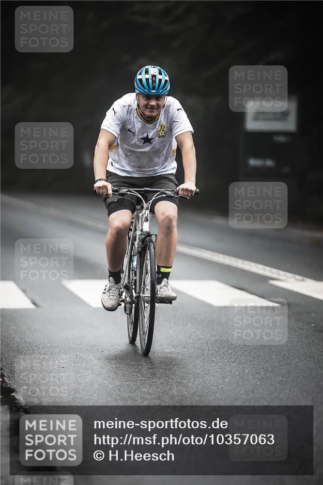 13.09.2026 - Stadtparktriathlon H.Heesch http://msf.ph/oto/10357063 13.09.2026 09:51:34 Radfahren 313, 337 meine-sportfotos.de