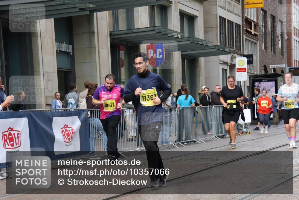 13.09.2026 - 21. swb-Marathon Bremen Strokosch-Dieckow http://msf.ph/oto/10357066 13.09.2026 11:17:37 Ziel 10137, 10713, 11367, 11482, 11808, 11932, 11943, 12023, 12226, 12292, 12321, 12373, 10472, 10756, 10773, 10779, 10979, 11709, 12292, 12334 meine-sportfotos.de