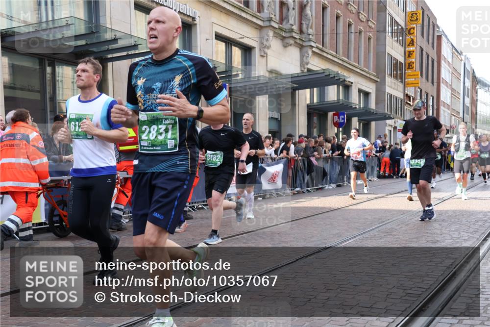 13.09.2026 - 21. swb-Marathon Bremen Strokosch-Dieckow http://msf.ph/oto/10357067 13.09.2026 13:34:24 Ziel 784, 809, 1210, 1395, 1871, 1967, 2525, 2561, 2755, 2831, 3052, 3058, 3181, 3318, 3353, 3380, 3388, 3409, 3765, 3842, 4537, 5378, 5415, 5488, 5684, 5694, 5760, 6085, 6128, 6168, 6244, 7168, 7443, 7462, 7833, 7962, 8155, 8182, 8381, 8453, 8493, 8552, 8683, 9038, 9751, 9788, 9820, 13180, 682, 911, 1307, 1364, 2215, 2355, 2464, 3029, 3068, 3162, 3214, 3632, 3636, 3890, 3984, 4112, 4616, 5147, 5265, 5489, 5566, 5768, 5852, 6090 meine-sportfotos.de