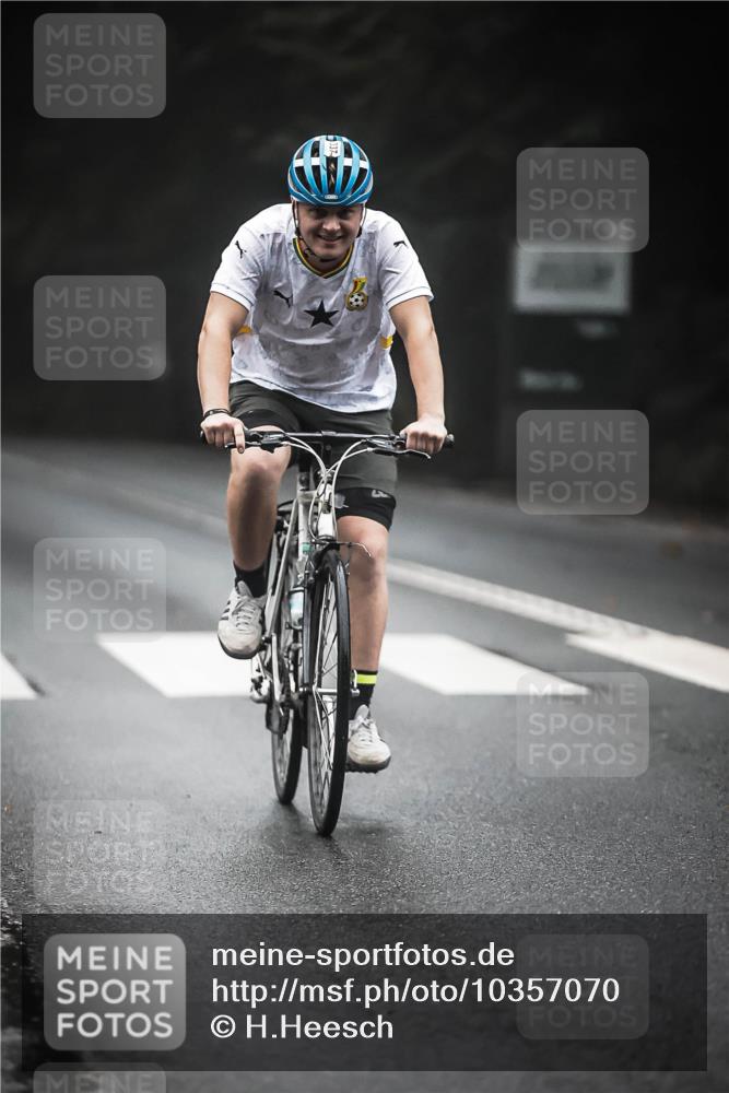 13.09.2026 - Stadtparktriathlon H.Heesch http://msf.ph/oto/10357070 13.09.2026 09:51:34 Radfahren 313, 337 meine-sportfotos.de