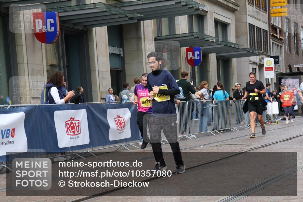 13.09.2026 - 21. swb-Marathon Bremen Strokosch-Dieckow http://msf.ph/oto/10357080 13.09.2026 11:17:37 Ziel 10137, 10713, 11367, 11482, 11808, 11932, 11943, 12023, 12226, 12292, 12321, 12373, 10472, 10756, 10773, 10779, 10979, 11709, 12292, 12334 meine-sportfotos.de