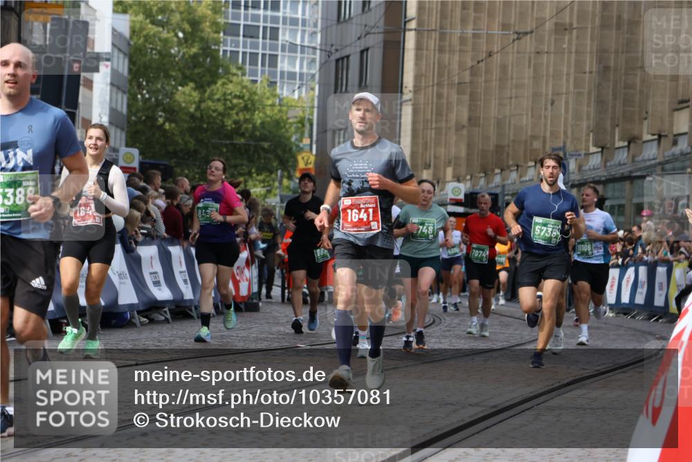 13.09.2026 - 21. swb-Marathon Bremen Strokosch-Dieckow http://msf.ph/oto/10357081 13.09.2026 13:37:19 Ziel 551, 843, 950, 1285, 1641, 1849, 1854, 1991, 2241, 2275, 2531, 2930, 3122, 3541, 3732, 3787, 3874, 3894, 3909, 3998, 4261, 4335, 4410, 4448, 4932, 5236, 5355, 6056, 6269, 6408, 6431, 6629, 6961, 6966, 7006, 7046, 7398, 7445, 7640, 7937, 8034, 8498, 8839, 9310, 9317, 9331, 9415, 9589, 9840, 270, 391, 448, 869, 3323, 3627, 3804, 3823, 4300, 4433, 4628, 5388, 5738, 5791, 6804, 6911, 7074, 8380, 8439, 8553, 8674, 8748, 8753, 9441, 10062, 10106 meine-sportfotos.de