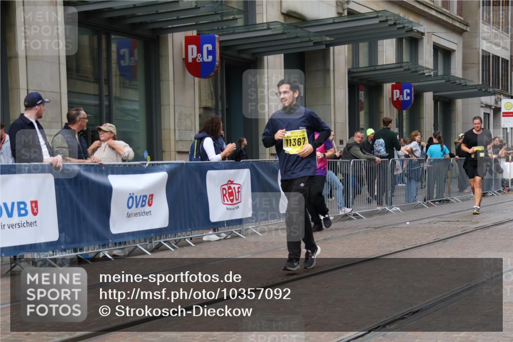 13.09.2026 - 21. swb-Marathon Bremen Strokosch-Dieckow http://msf.ph/oto/10357092 13.09.2026 11:17:38 Ziel 10137, 10713, 11367, 11482, 11808, 11829, 11932, 11943, 12023, 12226, 12321, 12373, 10472, 10756, 10773, 10779, 10979, 11709, 12292, 12334 meine-sportfotos.de