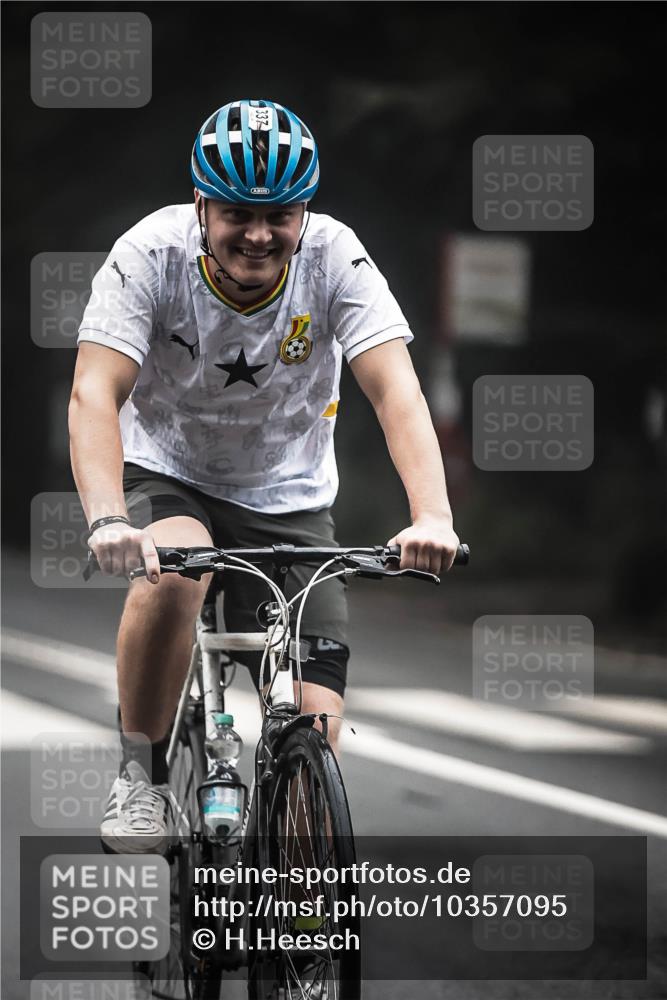 13.09.2026 - Stadtparktriathlon H.Heesch http://msf.ph/oto/10357095 13.09.2026 09:51:35 Radfahren 262, 313, 337 meine-sportfotos.de