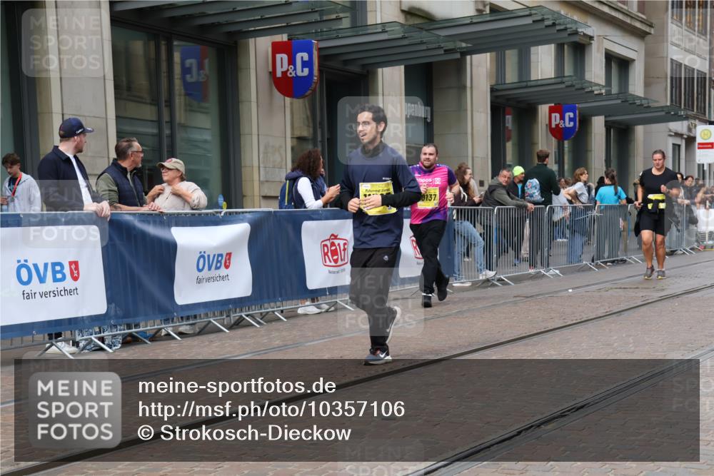 13.09.2026 - 21. swb-Marathon Bremen Strokosch-Dieckow http://msf.ph/oto/10357106 13.09.2026 11:17:38 Ziel 10137, 10713, 11367, 11482, 11808, 11829, 11932, 11943, 12023, 12226, 12321, 12373, 10472, 10756, 10773, 10779, 10979, 11709, 12292, 12334 meine-sportfotos.de
