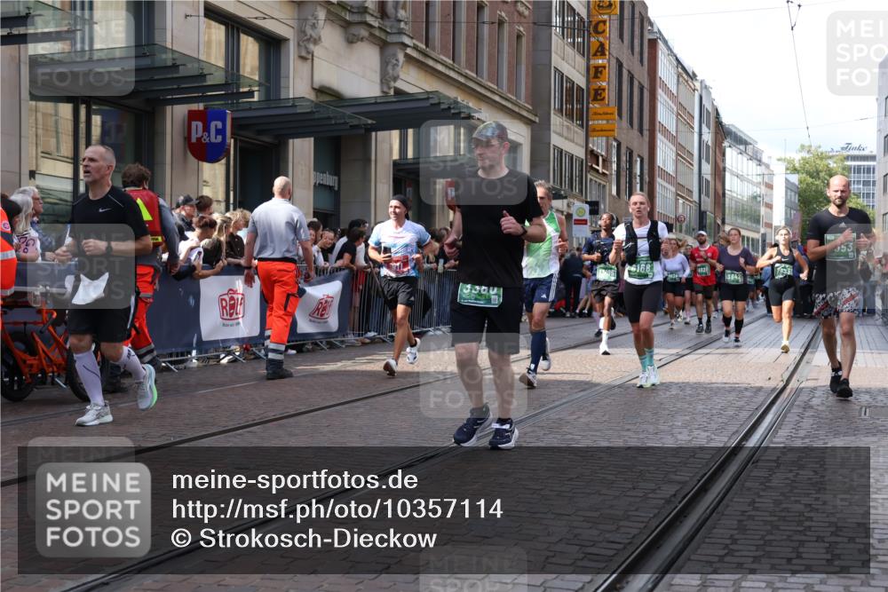 13.09.2026 - 21. swb-Marathon Bremen Strokosch-Dieckow http://msf.ph/oto/10357114 13.09.2026 13:34:25 Ziel 489, 784, 809, 1210, 1395, 1871, 1967, 2525, 2561, 2755, 2831, 3052, 3058, 3181, 3217, 3318, 3353, 3380, 3388, 3409, 3765, 3768, 3842, 4537, 5378, 5415, 5488, 5684, 5694, 5760, 6085, 6128, 6168, 6244, 7168, 7443, 7462, 7833, 8155, 8182, 8381, 8453, 8493, 8552, 8683, 9038, 9751, 9788, 9820, 13180, 682, 784, 911, 1307, 1364, 2215, 2355, 2464, 3029, 3068, 3162, 3214, 3632, 3636, 3890, 3984, 4112, 4616, 5147, 5265, 5489, 5566, 5768, 5852, 6090 meine-sportfotos.de