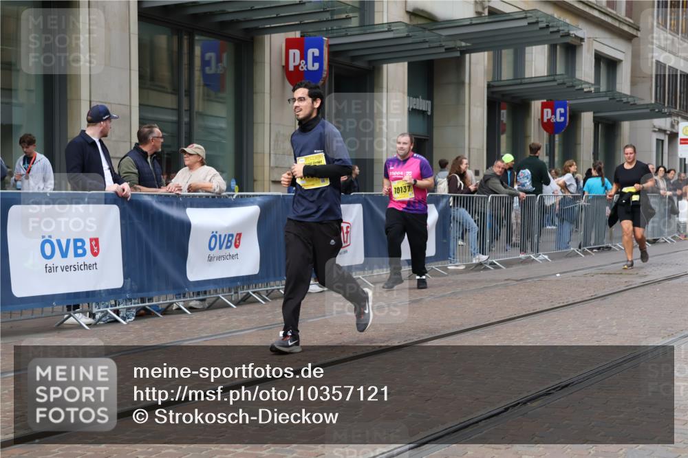 13.09.2026 - 21. swb-Marathon Bremen Strokosch-Dieckow http://msf.ph/oto/10357121 13.09.2026 11:17:38 Ziel 10137, 10713, 11367, 11482, 11808, 11829, 11932, 11943, 12023, 12226, 12321, 12373, 10472, 10756, 10773, 10779, 10979, 11709, 12292, 12334 meine-sportfotos.de
