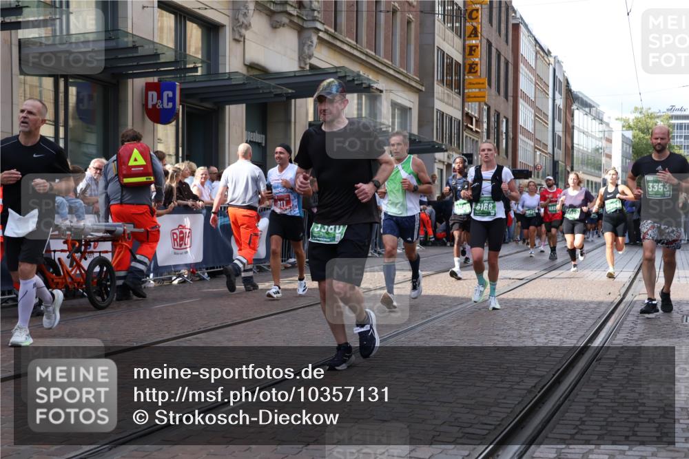 13.09.2026 - 21. swb-Marathon Bremen Strokosch-Dieckow http://msf.ph/oto/10357131 13.09.2026 13:34:25 Ziel 489, 784, 809, 1210, 1395, 1871, 1967, 2525, 2561, 2755, 2831, 3052, 3058, 3181, 3217, 3318, 3353, 3380, 3388, 3409, 3765, 3768, 3842, 4537, 5378, 5415, 5488, 5684, 5694, 5760, 6085, 6128, 6168, 6244, 7168, 7443, 7462, 7833, 8155, 8182, 8381, 8453, 8493, 8552, 8683, 9038, 9751, 9788, 9820, 13180, 682, 784, 911, 1307, 1364, 2215, 2355, 2464, 3029, 3068, 3162, 3214, 3632, 3636, 3890, 3984, 4112, 4616, 5147, 5265, 5489, 5566, 5768, 5852, 6090 meine-sportfotos.de
