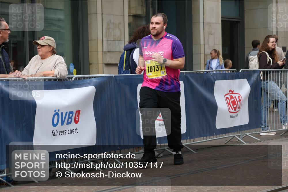 13.09.2026 - 21. swb-Marathon Bremen Strokosch-Dieckow http://msf.ph/oto/10357147 13.09.2026 11:17:39 Ziel 10137, 10713, 11367, 11482, 11808, 11829, 11932, 11943, 12023, 12226, 12321, 12373, 10472, 10756, 10773, 10979, 11709, 12292, 12334 meine-sportfotos.de