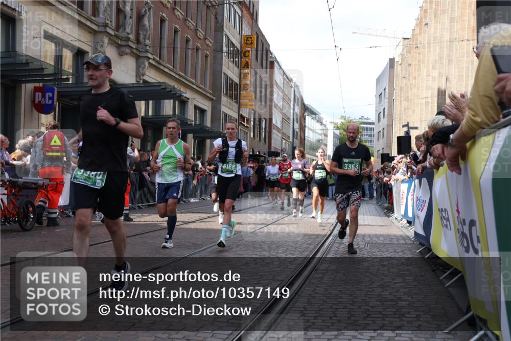 13.09.2026 - 21. swb-Marathon Bremen Strokosch-Dieckow http://msf.ph/oto/10357149 13.09.2026 13:34:25 Ziel 489, 784, 809, 1210, 1395, 1871, 1967, 2525, 2561, 2755, 2831, 3052, 3058, 3181, 3217, 3318, 3353, 3380, 3388, 3409, 3765, 3768, 3842, 4537, 5378, 5415, 5488, 5684, 5694, 5760, 6085, 6128, 6168, 6244, 7168, 7443, 7462, 7833, 8155, 8182, 8381, 8453, 8493, 8552, 8683, 9038, 9751, 9788, 9820, 13180, 682, 784, 911, 1307, 1364, 2215, 2355, 2464, 3029, 3068, 3162, 3214, 3632, 3636, 3890, 3984, 4112, 4616, 5147, 5265, 5489, 5566, 5768, 5852, 6090 meine-sportfotos.de