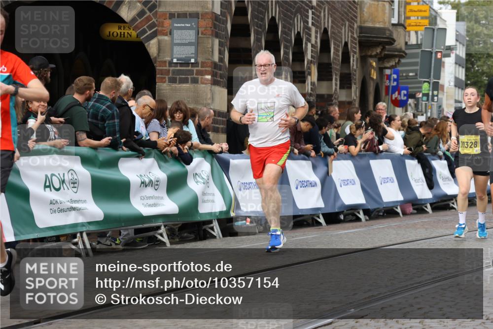 13.09.2026 - 21. swb-Marathon Bremen Strokosch-Dieckow http://msf.ph/oto/10357154 13.09.2026 10:57:05 Ziel 10372, 10486, 10540, 10610, 10721, 10771, 10824, 10888, 10936, 11064, 11349, 11474, 11601, 11872, 11911, 11996, 12284, 12434, 10166, 10578, 10687, 10700, 10969, 11236, 11292, 11484, 11667, 12263, 12382, 12383, 12400, 12411 meine-sportfotos.de