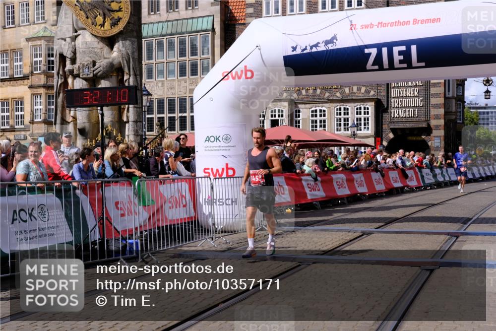 13.09.2026 - 21. swb-Marathon Bremen Tim E. http://msf.ph/oto/10357171 13.09.2026 12:51:59 Ziel 482, 943, 1126 meine-sportfotos.de