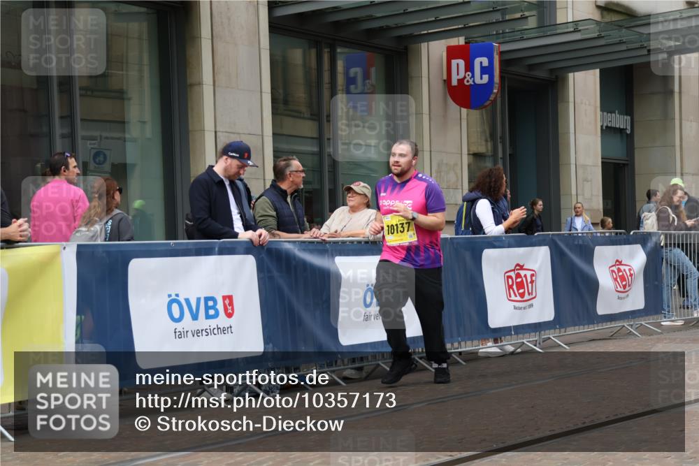 13.09.2026 - 21. swb-Marathon Bremen Strokosch-Dieckow http://msf.ph/oto/10357173 13.09.2026 11:17:40 Ziel 10137, 10713, 11367, 11482, 11808, 11829, 11932, 11943, 12023, 12226, 12321, 12373, 10472, 10756, 10773, 10979, 11709, 12292, 12334 meine-sportfotos.de