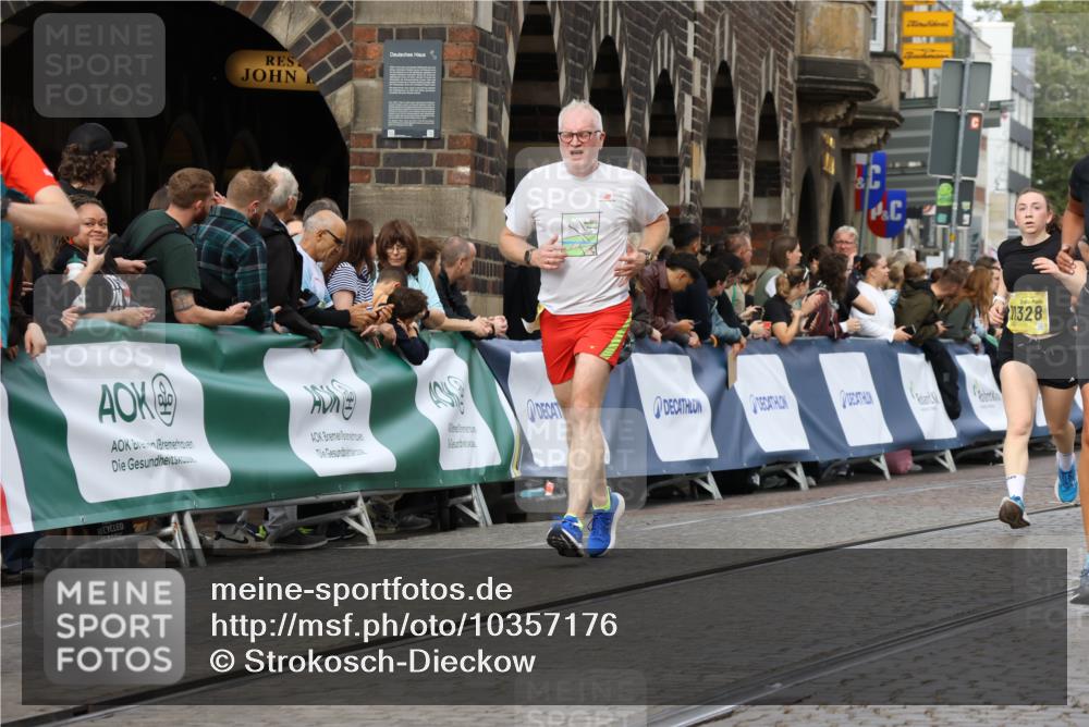13.09.2026 - 21. swb-Marathon Bremen Strokosch-Dieckow http://msf.ph/oto/10357176 13.09.2026 10:57:05 Ziel 10372, 10486, 10540, 10610, 10721, 10771, 10824, 10888, 10936, 11064, 11349, 11474, 11601, 11872, 11911, 11996, 12284, 12434, 10166, 10578, 10687, 10700, 10969, 11236, 11292, 11484, 11667, 12263, 12382, 12383, 12400, 12411 meine-sportfotos.de