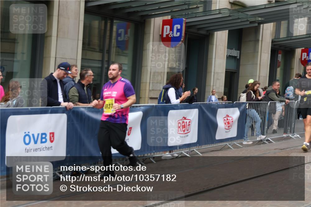 13.09.2026 - 21. swb-Marathon Bremen Strokosch-Dieckow http://msf.ph/oto/10357182 13.09.2026 11:17:40 Ziel 10137, 10713, 11367, 11482, 11808, 11829, 11932, 11943, 12023, 12226, 12321, 12373, 10472, 10756, 10773, 10979, 11709, 12292, 12334 meine-sportfotos.de