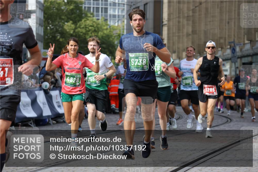 13.09.2026 - 21. swb-Marathon Bremen Strokosch-Dieckow http://msf.ph/oto/10357192 13.09.2026 13:37:22 Ziel 950, 1285, 1641, 1849, 1854, 1991, 2241, 2275, 2531, 2930, 3122, 3732, 3787, 3894, 3909, 4261, 4410, 4448, 4932, 4947, 5236, 5355, 5547, 5577, 6046, 6056, 6269, 6408, 6431, 6629, 6961, 7006, 7046, 7398, 7445, 7937, 8034, 8268, 8443, 8458, 8839, 9140, 9310, 9317, 9331, 9415, 9589, 9840, 13077, 270, 391, 448, 3323, 3804, 4155, 4300, 4433, 4628, 5738, 6804, 6911, 7003, 7074, 8380, 8439, 8553, 8674, 8748, 9441, 10062, 10106 meine-sportfotos.de