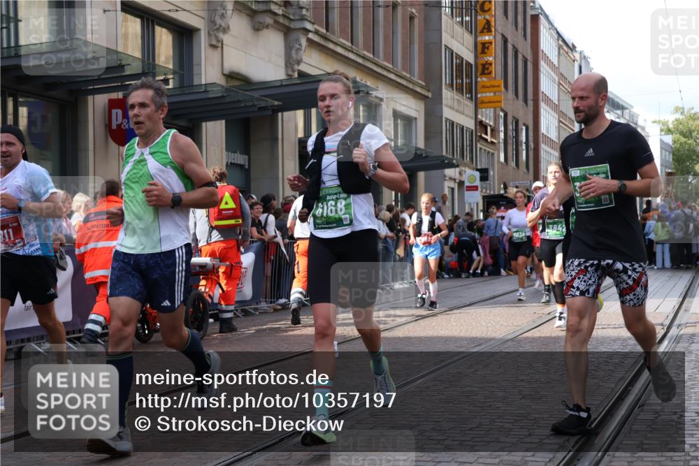 13.09.2026 - 21. swb-Marathon Bremen Strokosch-Dieckow http://msf.ph/oto/10357197 13.09.2026 13:34:26 Ziel 489, 809, 1210, 1395, 1871, 1967, 2413, 2525, 2561, 2755, 2831, 3052, 3058, 3181, 3217, 3318, 3353, 3380, 3388, 3409, 3765, 3768, 3842, 4537, 5378, 5415, 5488, 5684, 5694, 5760, 6085, 6128, 6168, 6244, 6627, 6756, 7168, 7443, 7462, 7833, 8155, 8182, 8381, 8453, 8493, 8552, 8623, 8683, 9038, 9751, 9788, 9820, 13180, 682, 784, 809, 911, 1307, 1364, 2215, 2355, 2464, 3029, 3068, 3162, 3214, 3318, 3409, 3632, 3636, 3890, 3984, 4112, 4616, 5147, 5265, 5489, 5566, 5768, 5852, 6090 meine-sportfotos.de